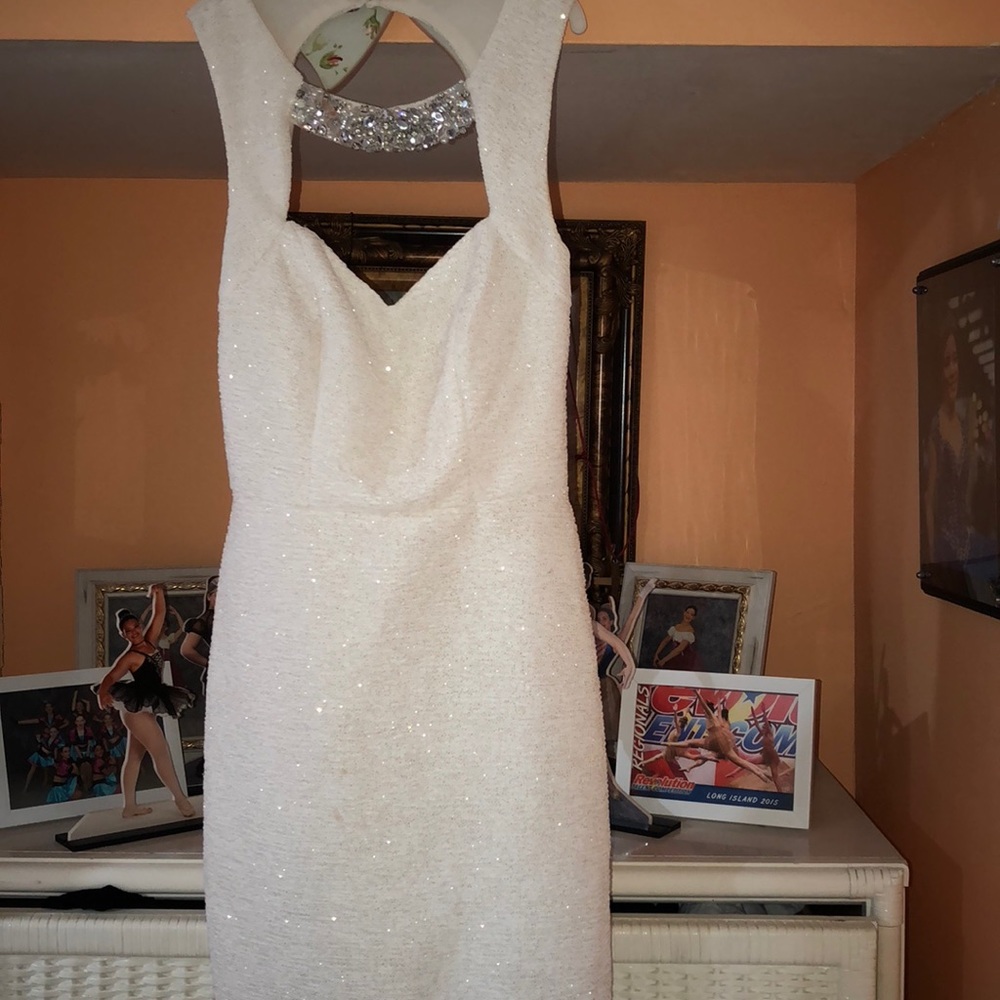 White bodycon dress